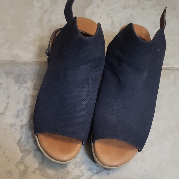 Gentle Souls Navy Open-Toe Mules - Picture 1 of 4